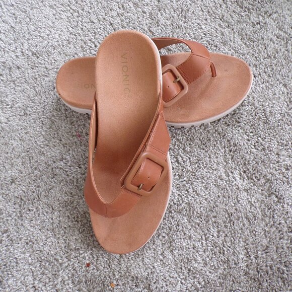 Vionic platform flipflops sandals 10 - Picture 1 of 9